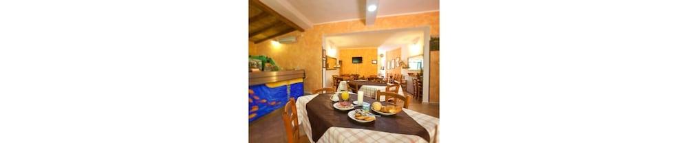 Ariadimari Hotel